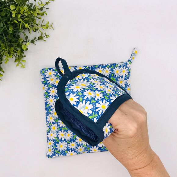 Finger Hotpad and Square Potholder, Blue Daisy Print, 2 Piece Baking Set - Picture 3 of 5